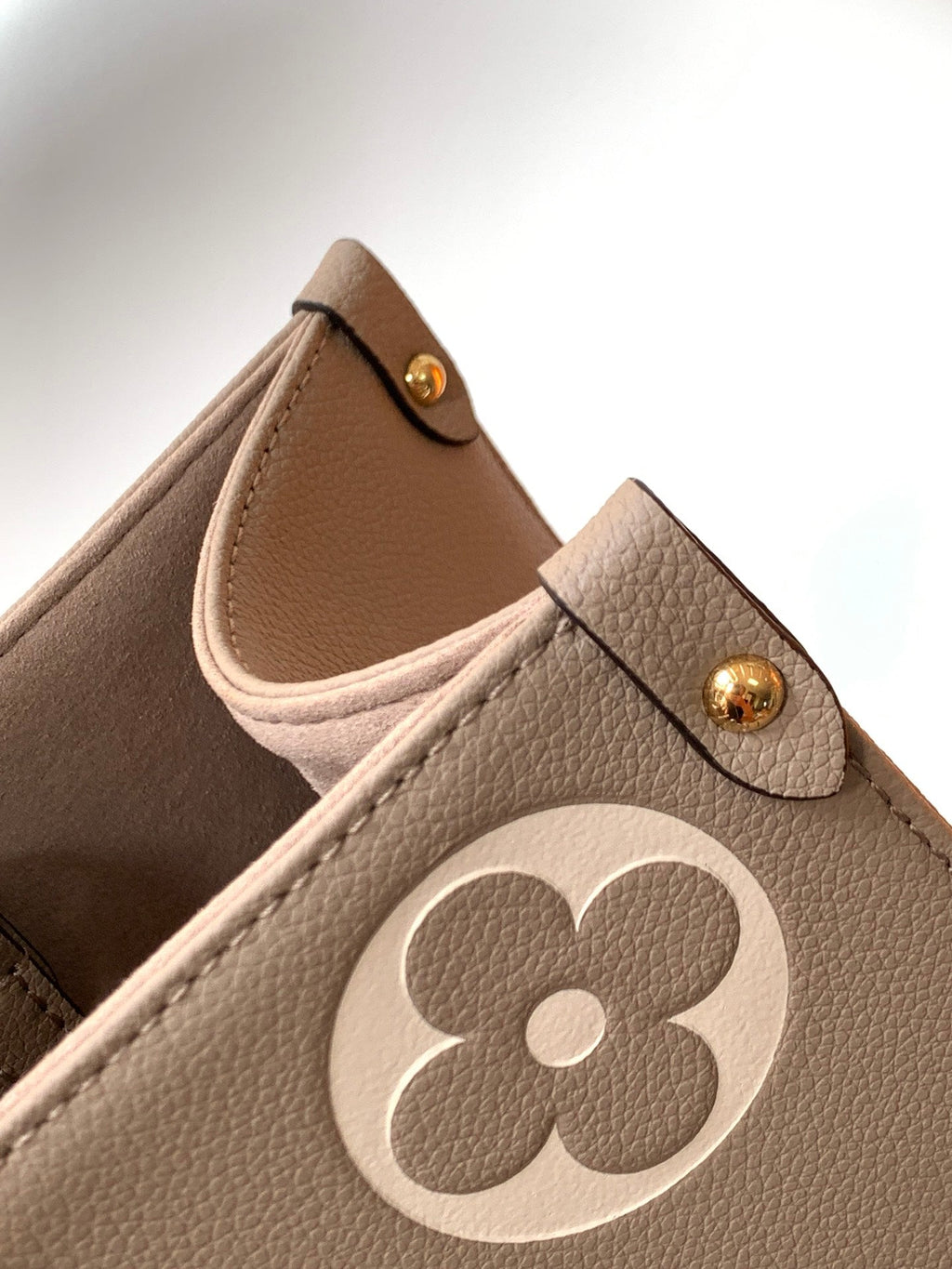 LOUIS VUITTON ONTHEGO GM 41 GREY WHITE