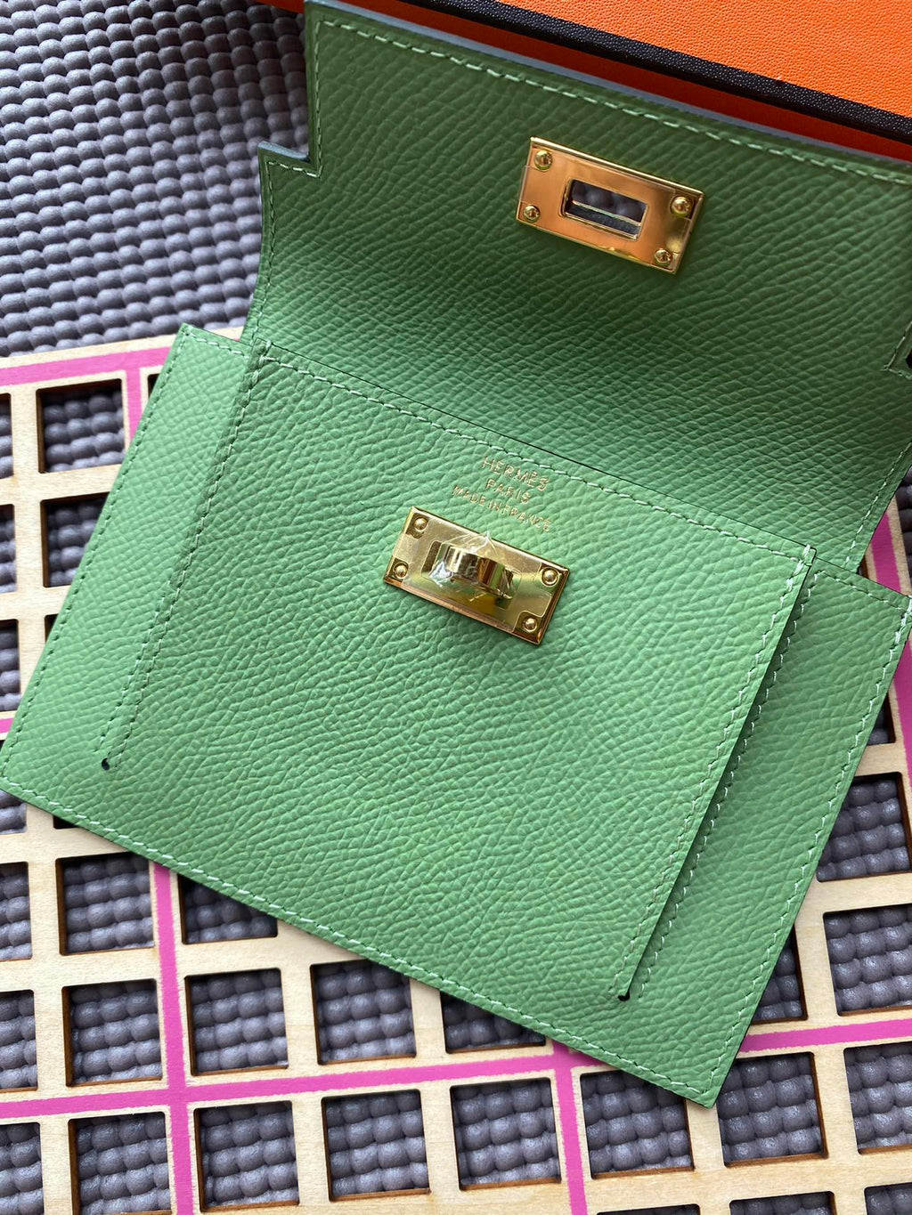 HERMES Kelly Pocket 13.5 Green Epsom Ghw