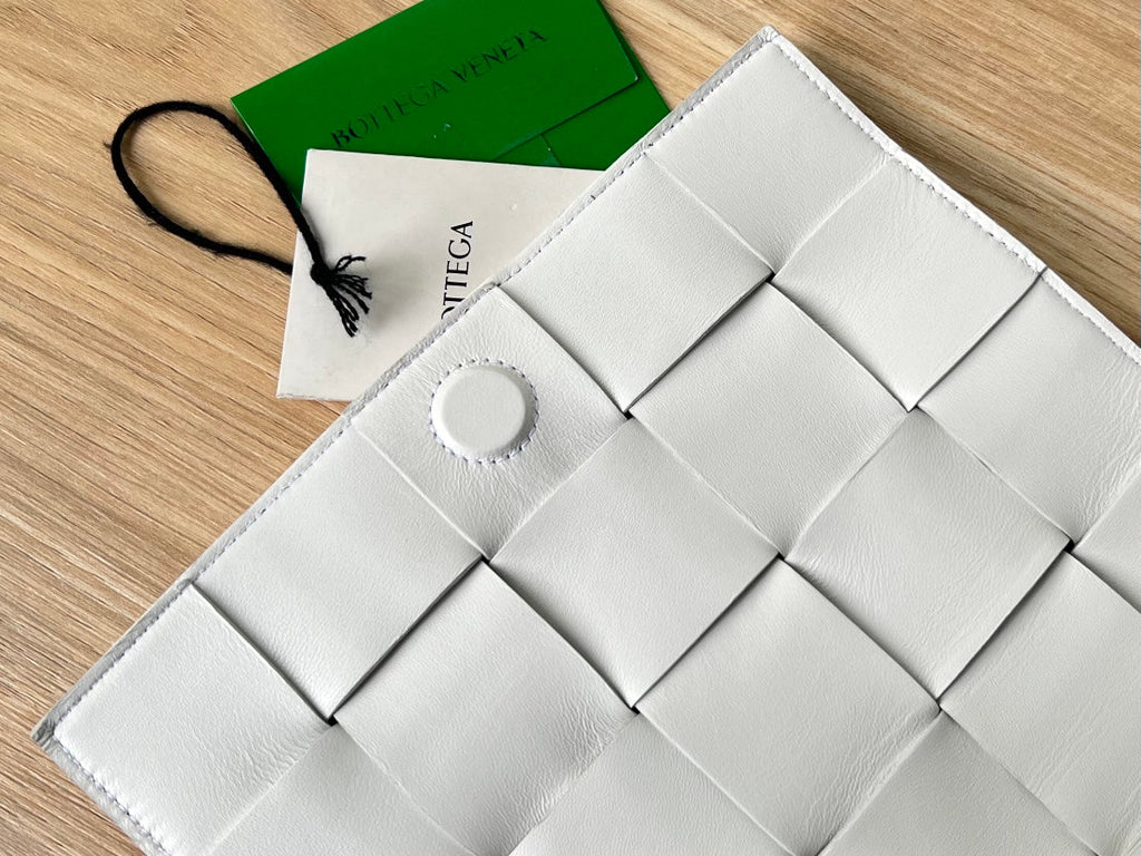 BOTTEGA VENETA SMALL CASSETTE 23 IN WHITE FRINGED CALFSKIN