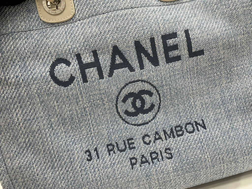 CHANEL DEAUVILLE LARGE 38 TOTE BAG IN LIGHT BLUE CANVAS WITH BLACK LOGO