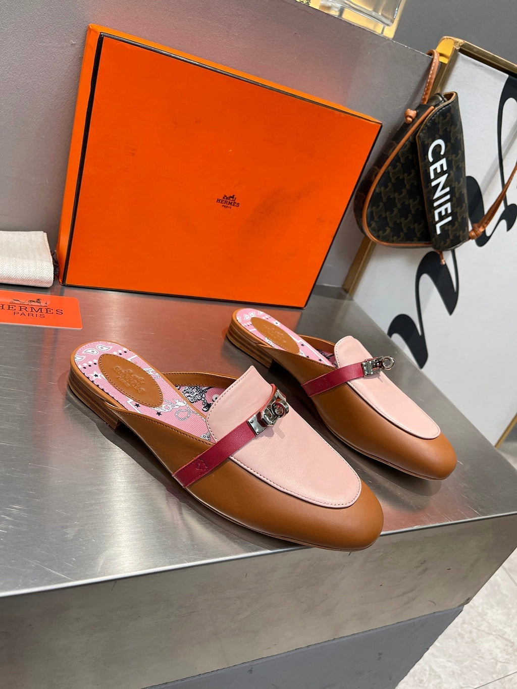 HERMES 0Z MULE CARAMEL AND PASTEL PINK CALFSKIN WITH PATTERN