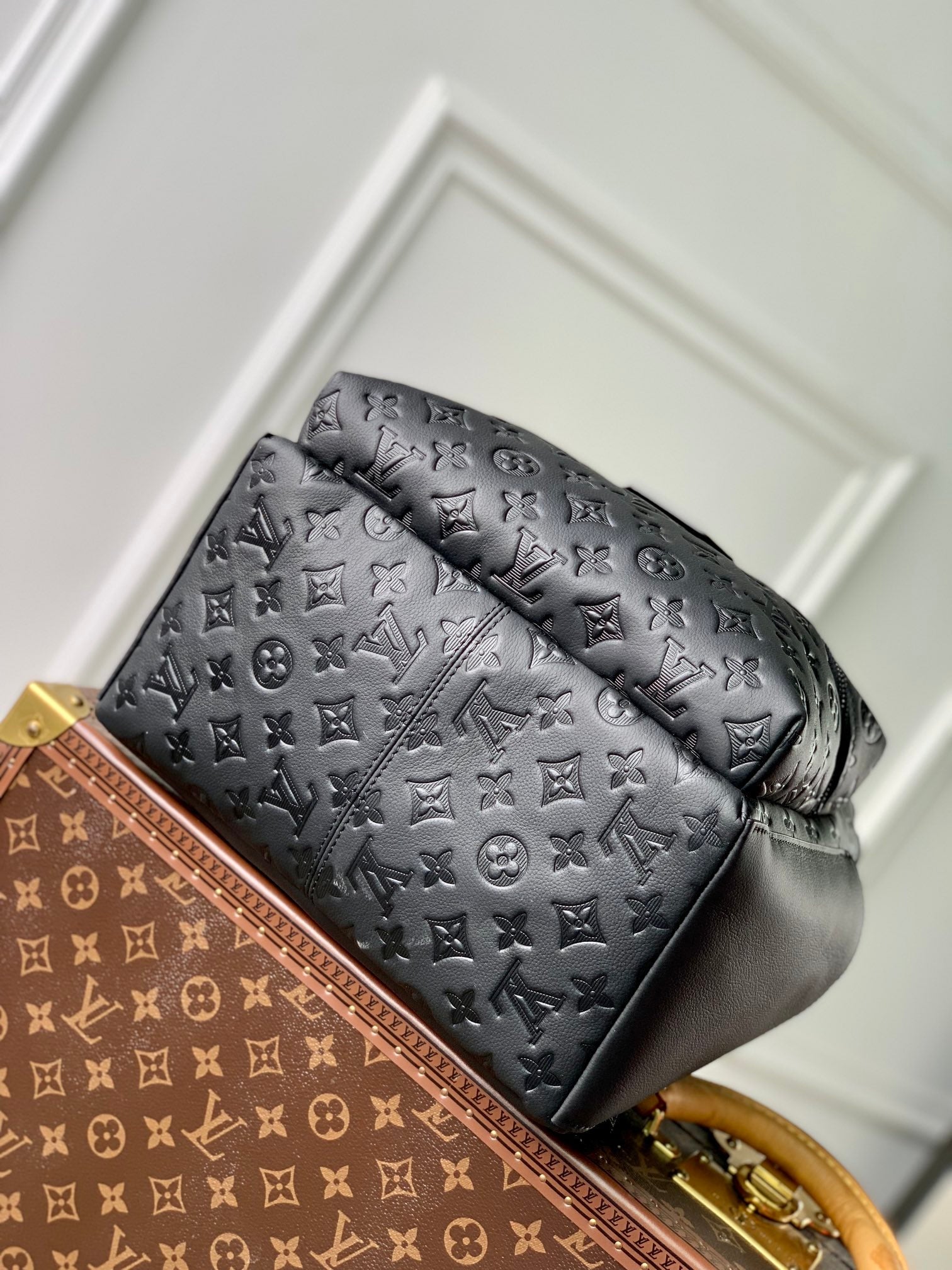 LOUIS VUITTON DISCOVERY PM BACKPACK 38 IN BLACK MONOGRAM LAMBSKIN