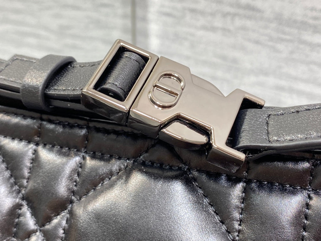 DIOR TRAVEL NOMAD POUCH 22 IN BLACK MACROCANNAGE LAMBSKIN