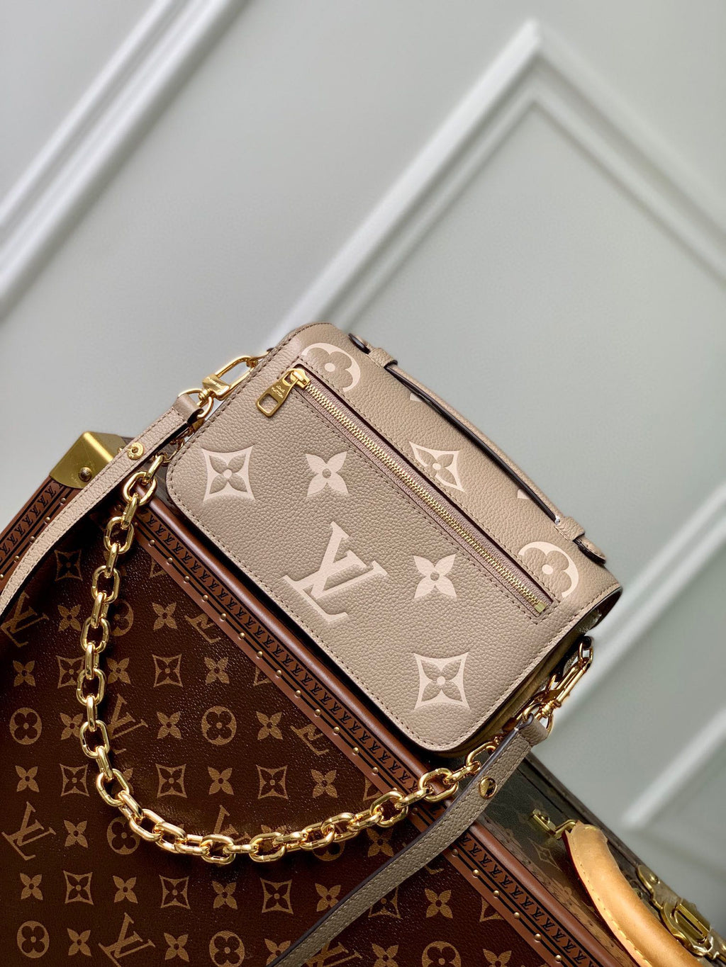 LOUIS VUITTON POCHETTE MÉTIS EAST WEST 21 IN BEIGE MONOGRAM EMPREINTE CALFSKIN EMBOSSED LOGO