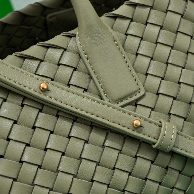 BOTTEGA VENETA Mini Cabat 20cm Light Green Lambskin Ghw