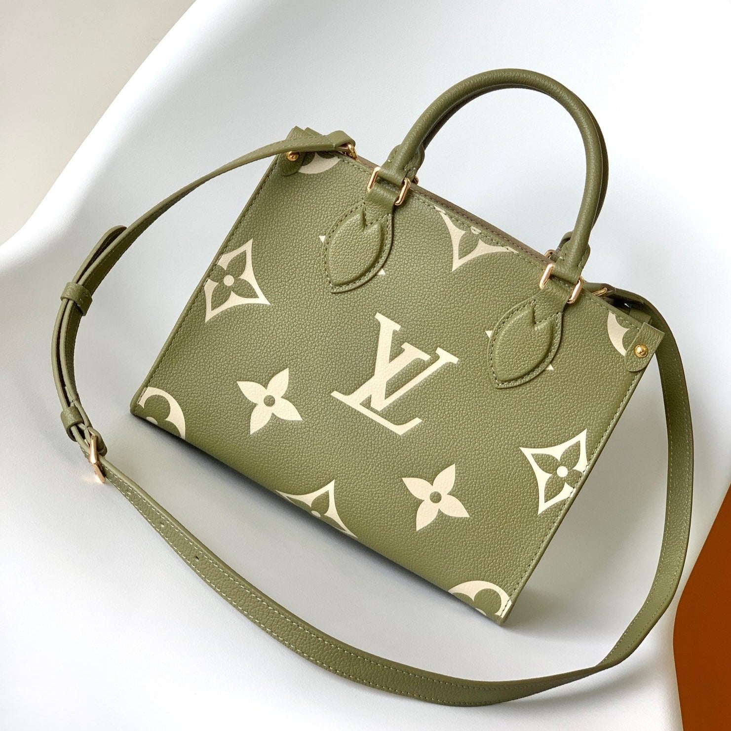 LOUIS VUITTON ONTHEGO PM 25CM GREEN WHITE