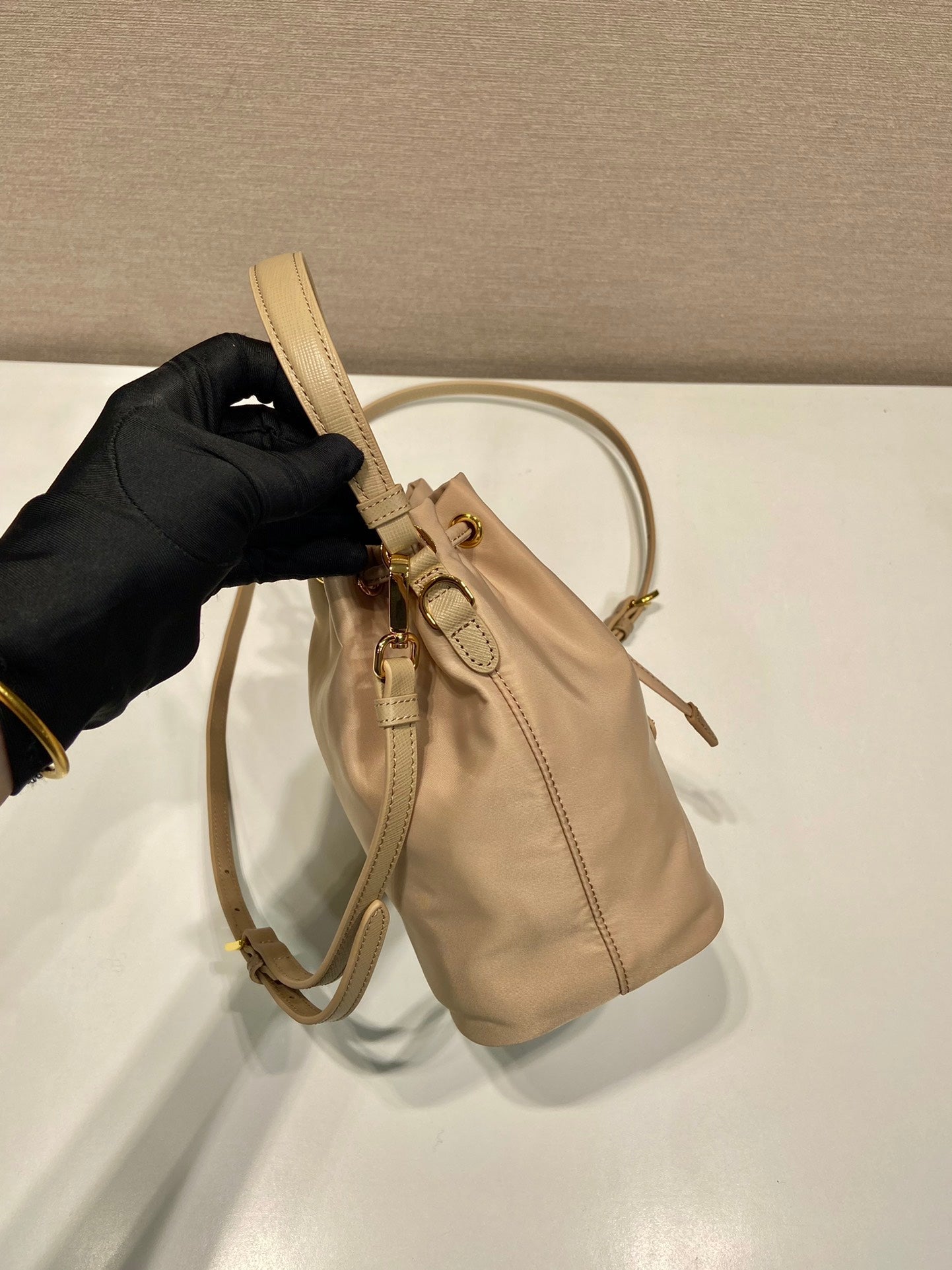 PRADA BUCKET BAG 19 IN BEIGE RE-NYLON AND SAFFIANO LEATHER HANDLE