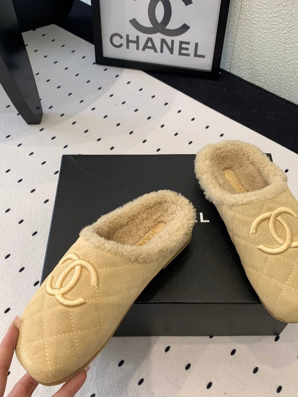 CHANEL FLAT MULE IN TORTILLA BROWN SUEDE AND LAMB FUR LINING