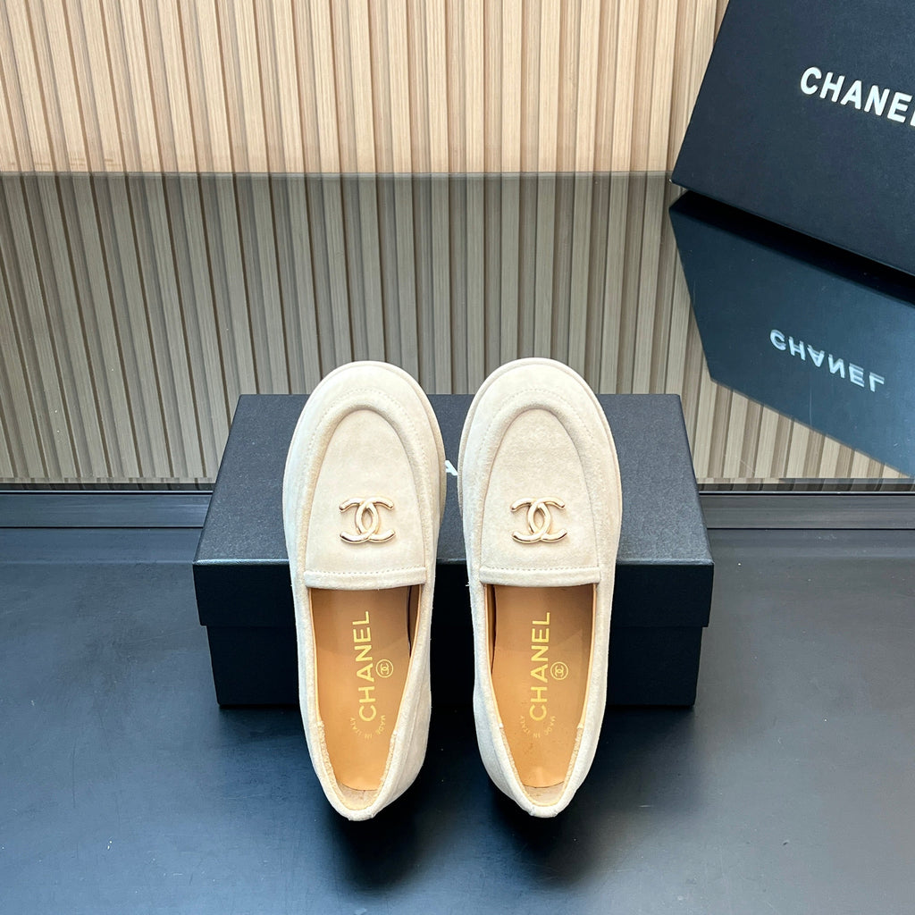 CHANEL 25S TEDDY LOAFER 15MM IN LIGHT BEIGE SUEDE GOLD HARDWARE