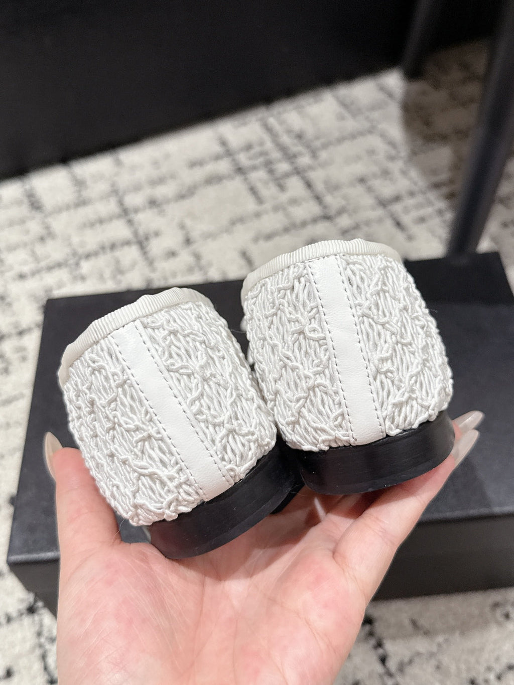CHANEL BALLET FLAT 25S IN WHITE MIX BLACK TWEED