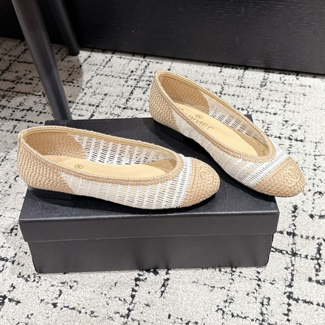 CHANEL BALLET FLAT 25S IN OFF WHITE AND BEIGE RAFFIA