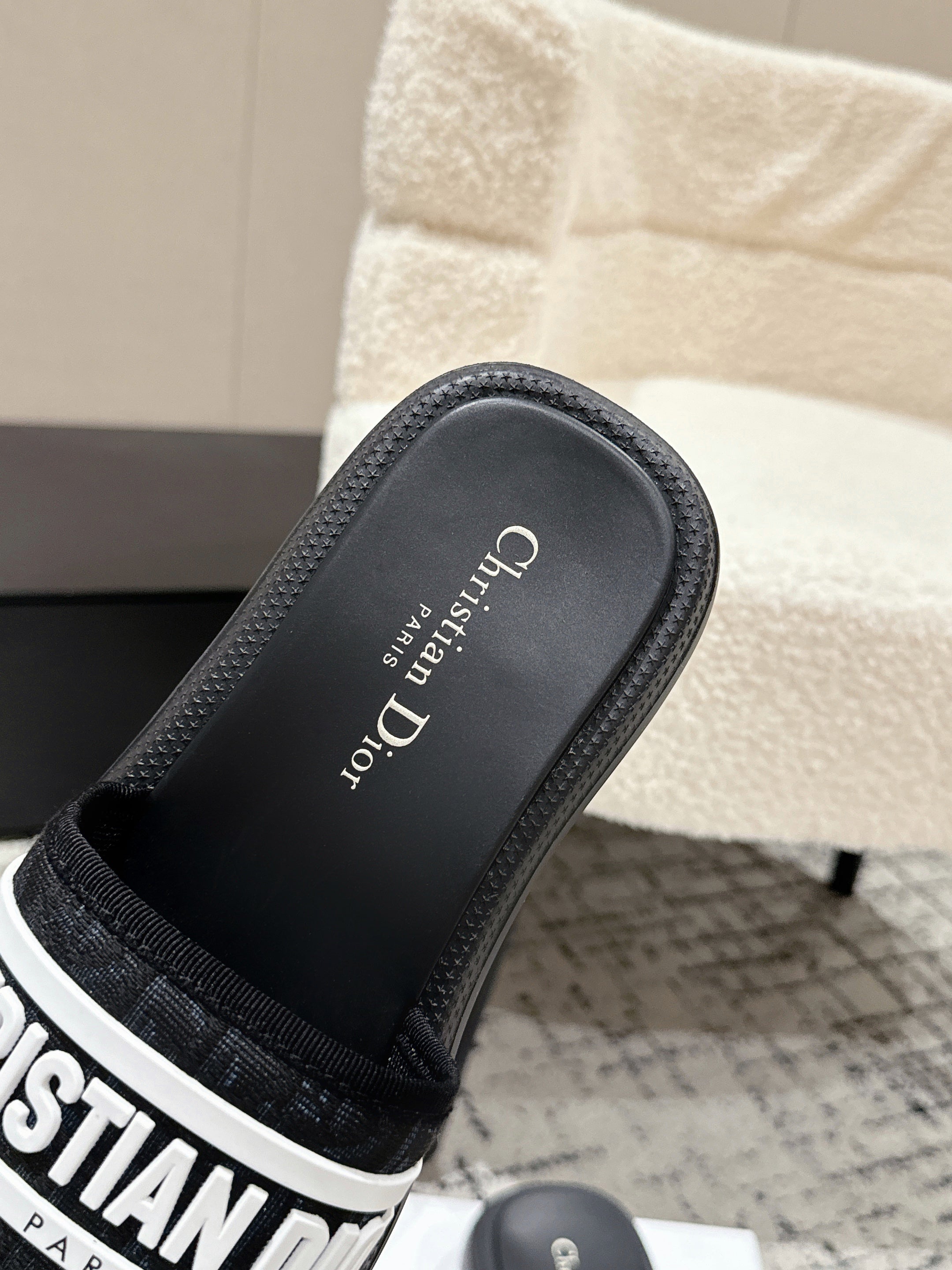 DIOR SLIDES 25S IN BLACK LAMBSKIN AND FABIRC WITH BRAND LOGO STYLE 1