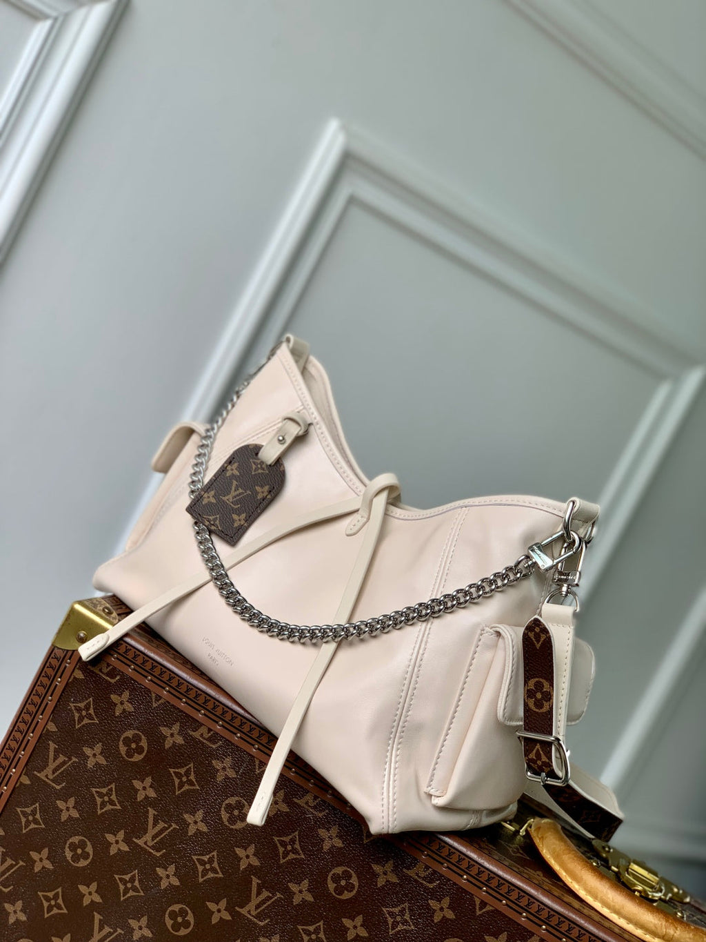 LOUIS VUITTON CARRYALL CARGO VIBE PM 33.5 IN VANILLE LAMBSKIN BORWN MONOGRAM TAG