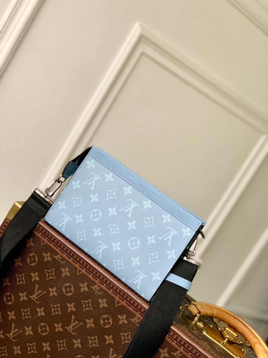 LOUIS VUITTON GASTON WEARABLE WALLET 22 IN BLUE MONOGRAM COATED CANVAS