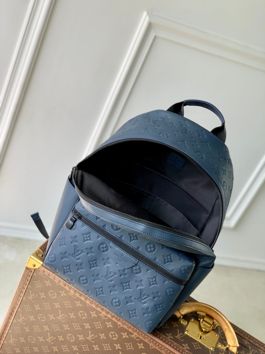 LOUIS VUITTON DISCOVERY PM BACKPACK 38 IN NAVY BLUE LAMBSKIN EMBOSSED MONOGRAM LOGO