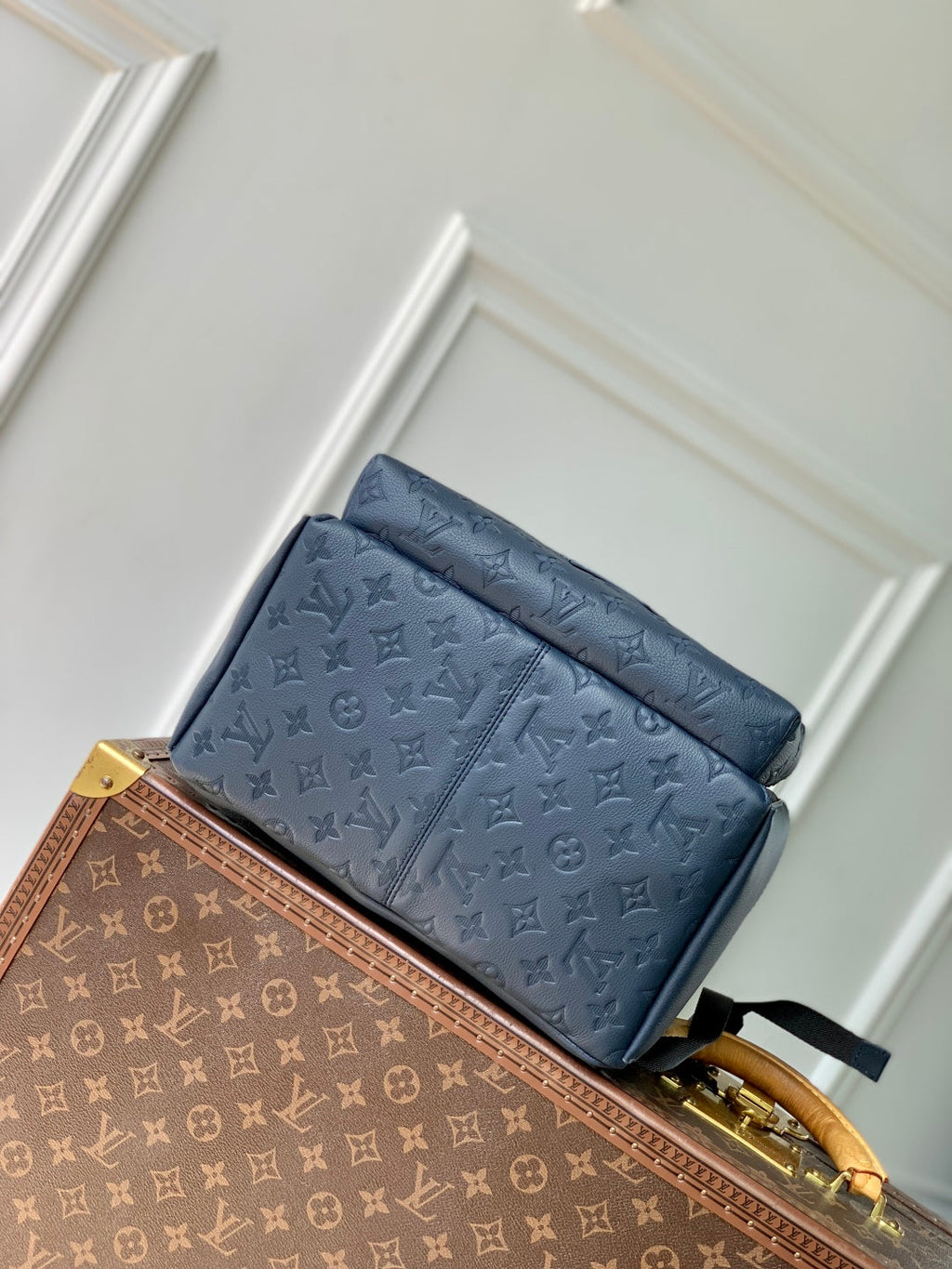 LOUIS VUITTON DISCOVERY PM BACKPACK 38 IN NAVY BLUE LAMBSKIN EMBOSSED MONOGRAM LOGO