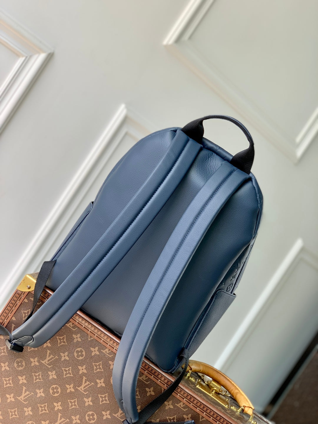 LOUIS VUITTON DISCOVERY PM BACKPACK 38 IN NAVY BLUE LAMBSKIN EMBOSSED MONOGRAM LOGO
