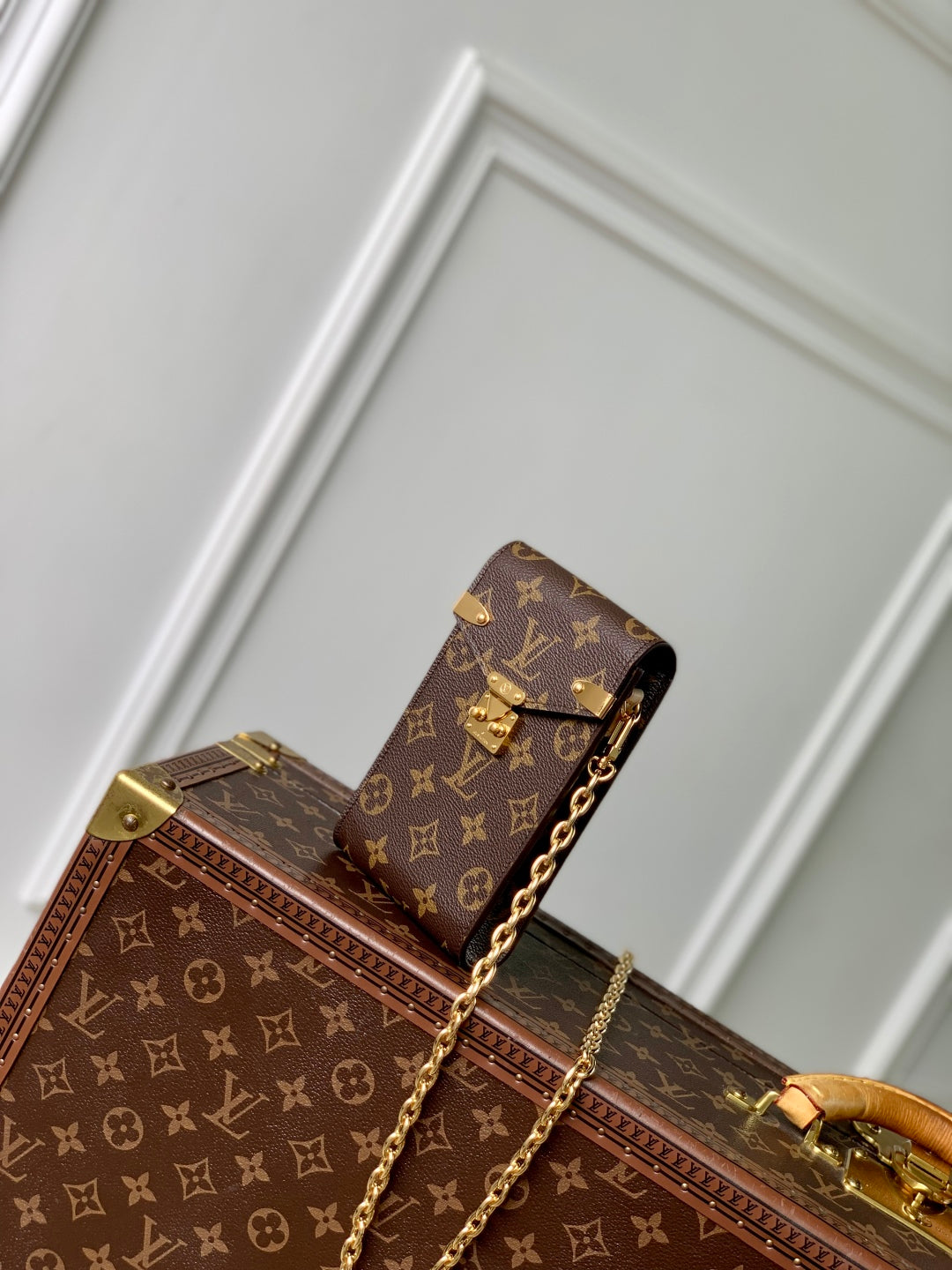 LOUIS VUITTON PHONE POUCH 17.5 IN BROWN MONOGRAM COATED CANVAS AND CALFSKIN