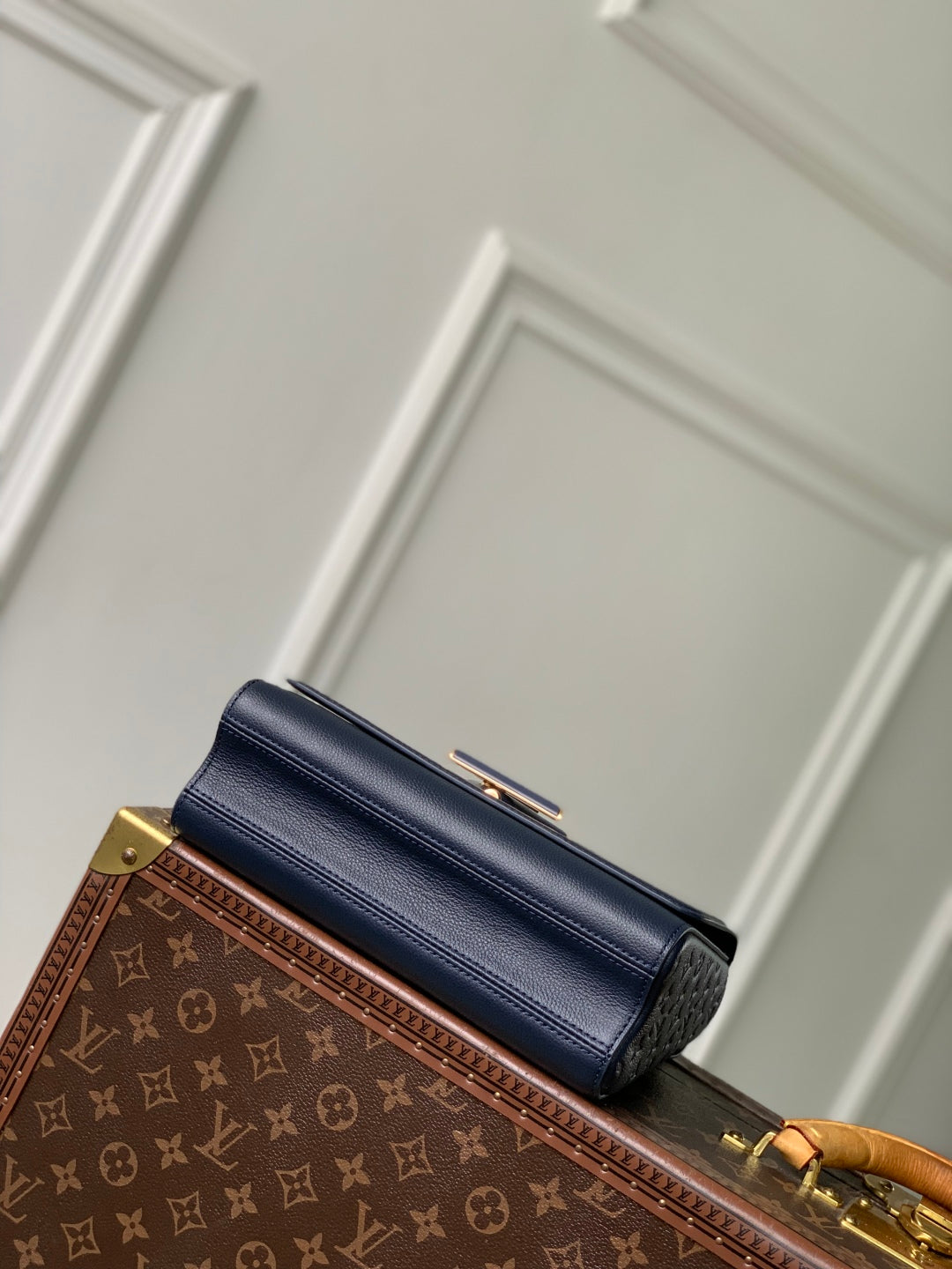 LOUIS VUITTON TWIST SLIM 19 IN NAVY BLUE TAURILLON CALFSKIN GOLD HARDWARE