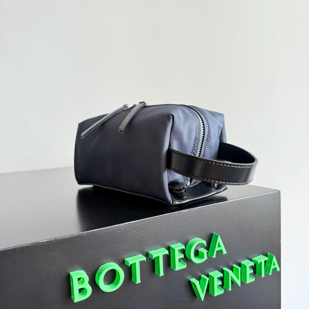 BOTTEGA VENETA 25S TOKYO SMALL WASHBAG 20 IN SHADOW NYLON