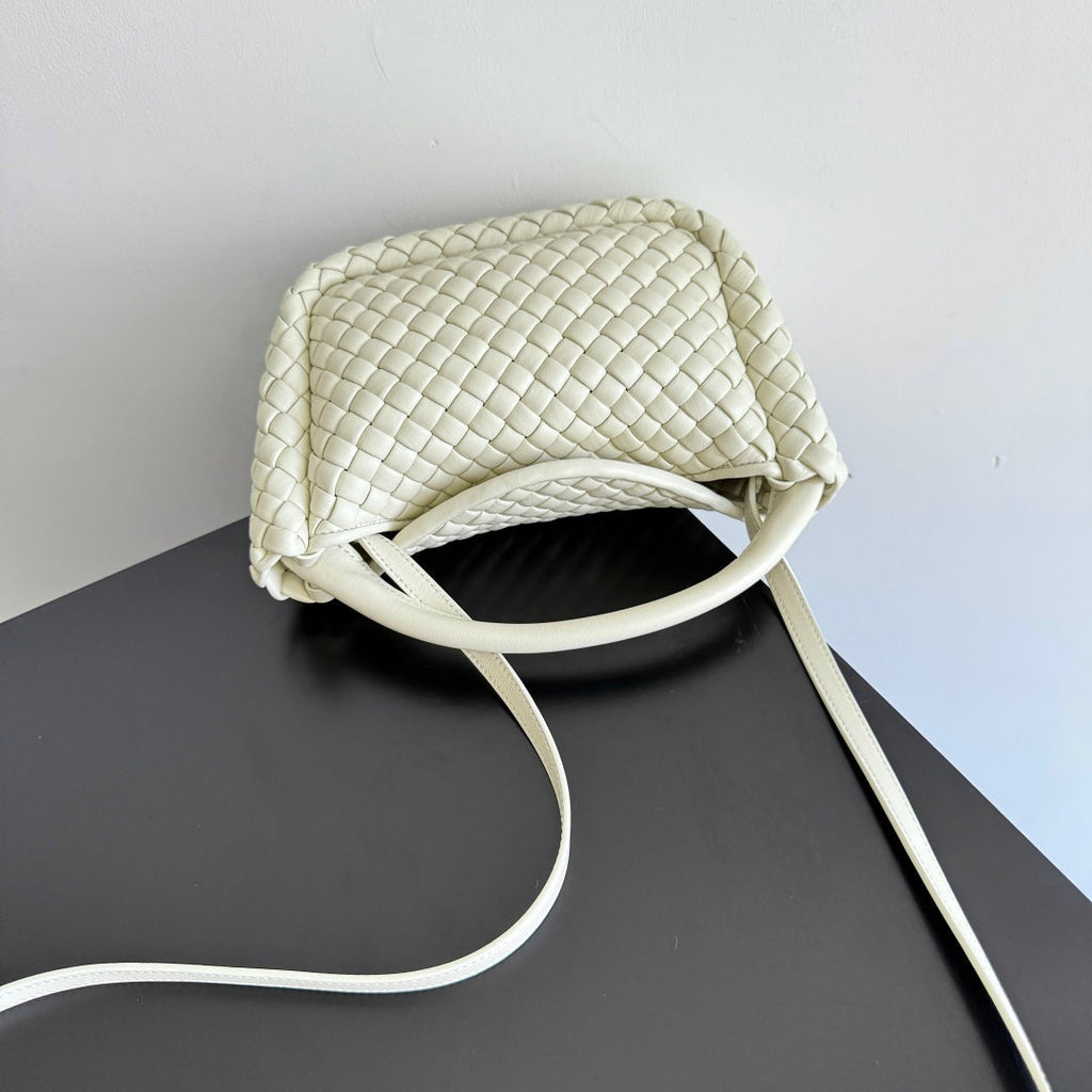 BOTTEGA VENETA 25S COBBLE TOP HANDLE BAG 23 IN IVORY CALFSKIN