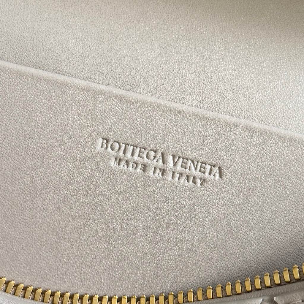 BOTTEGA VENETA 25S BANG BANG 22 IN WARM GRAY INTRECCIATO CALFSKIN GOLD HARDWARE