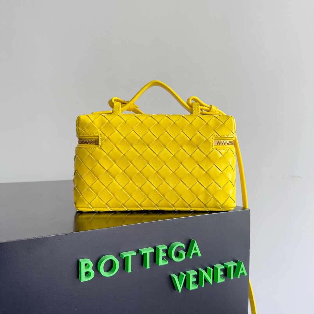 BOTTEGA VENETA 25S BANG BANG 22 IN LEMON YELLOW INTRECCIATO CALFSKIN GOLD HARDWARE