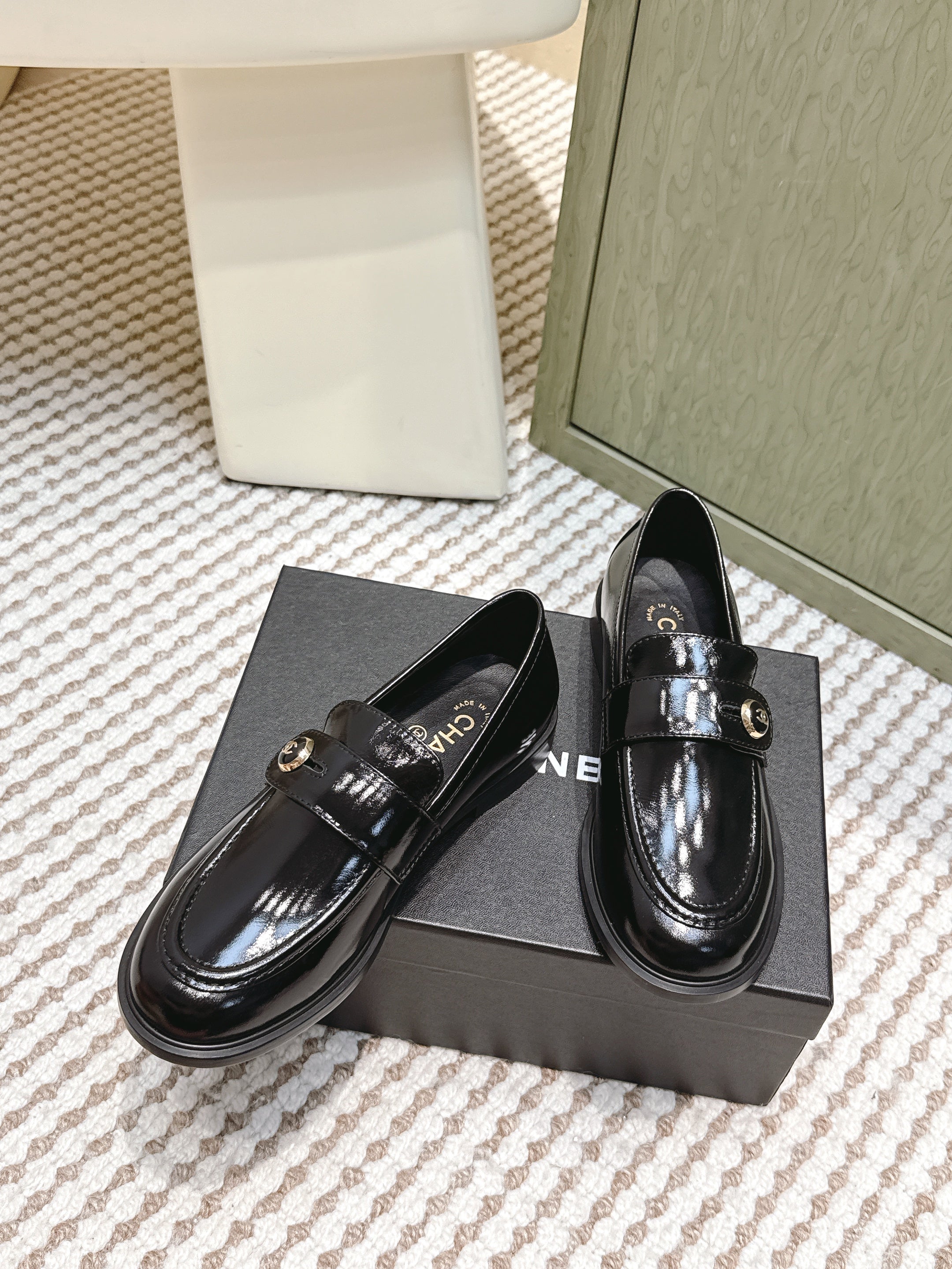 CHANEL 25S GODDESS FLAT LOAFERS IN BLACK PATENT CALFSKIN GOLD HARDWARE