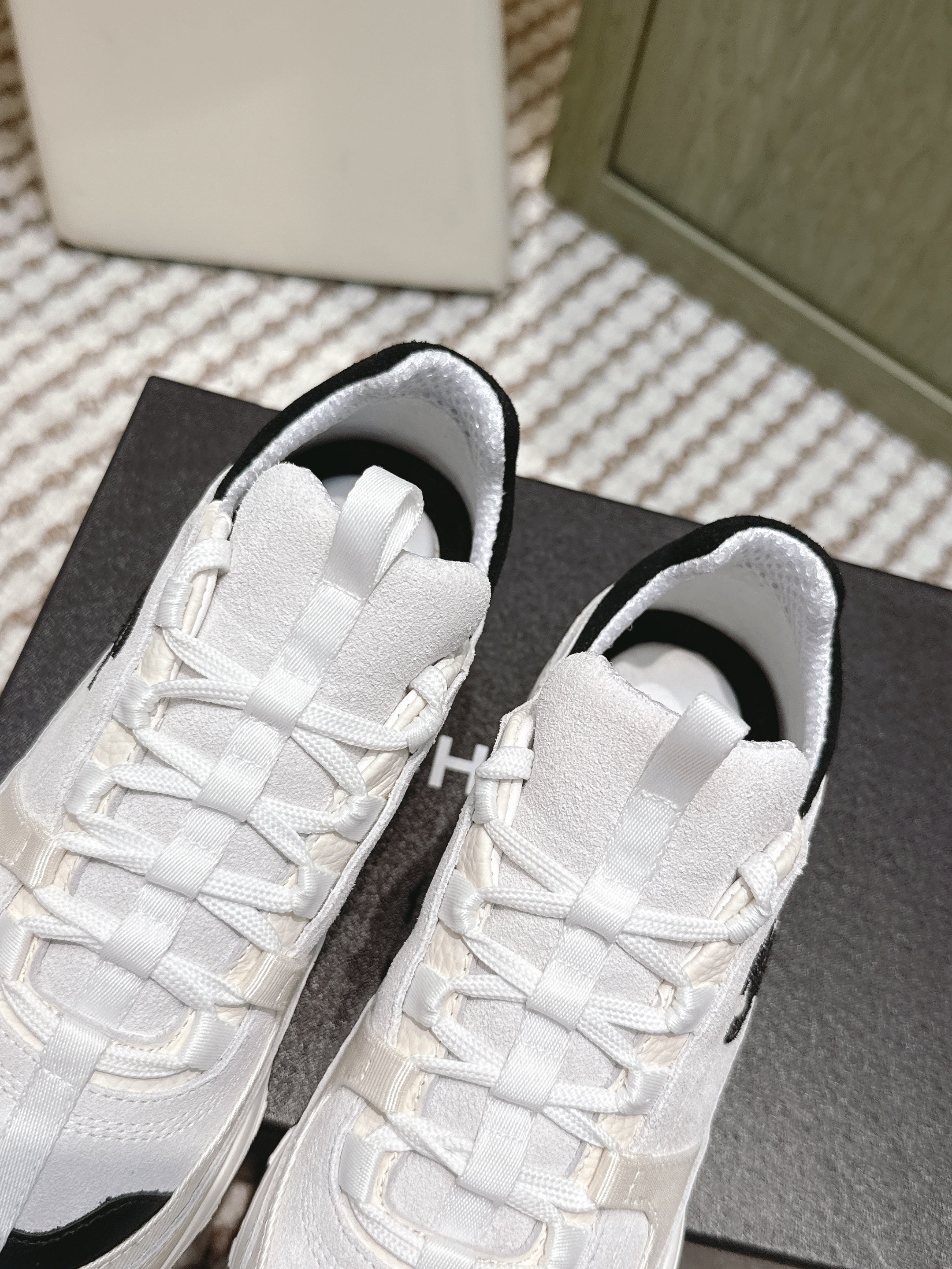 CHANEL 25S LUXURY SNEAKERS IN WHITE CALFSKIN AND SUEDE