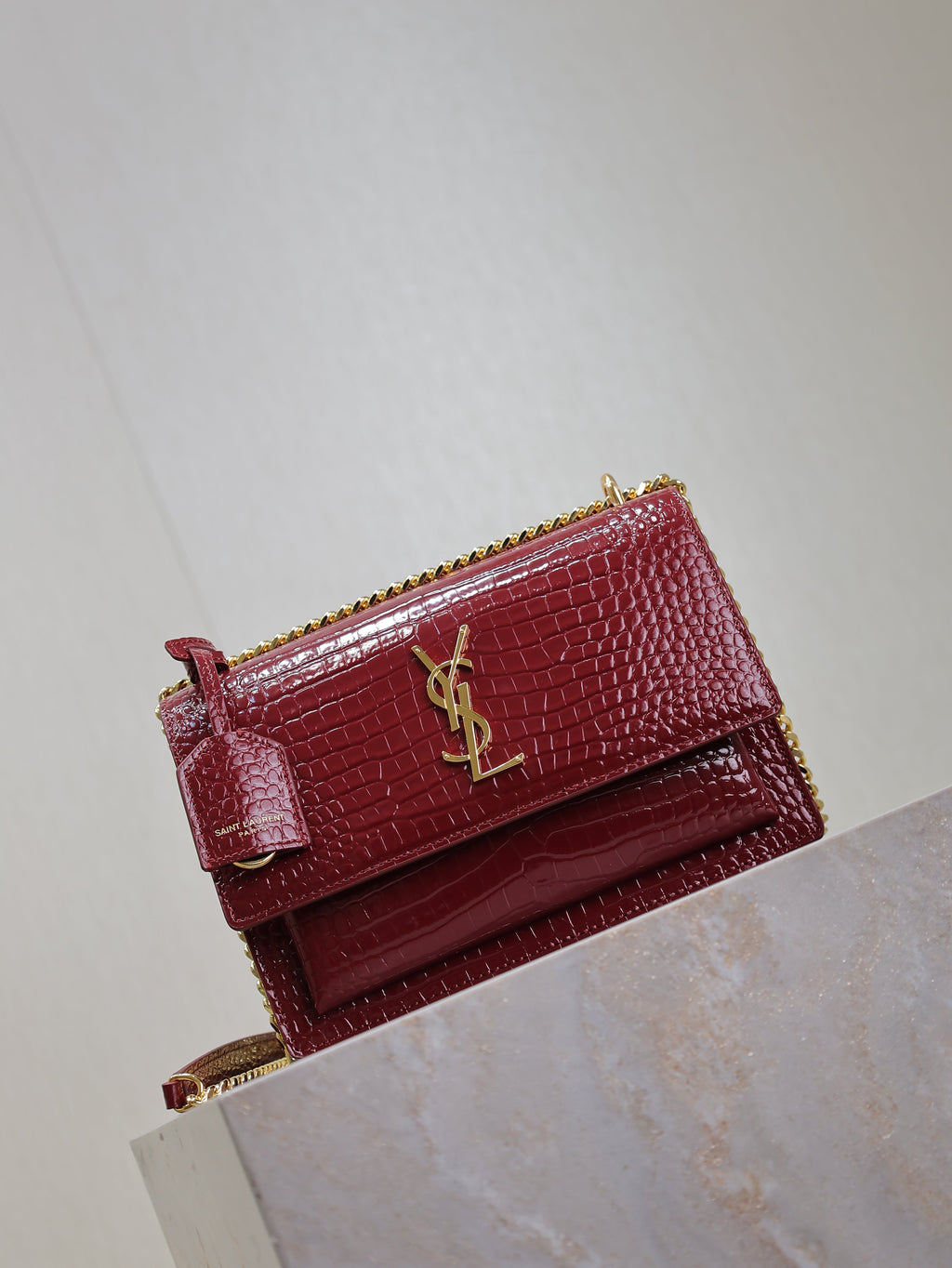 YSL 25S SUNSET MEDIUM 22 IN CRIMSON RED CROCODILE-EMBOSSED CALFSKIN GOLD HARDWRE