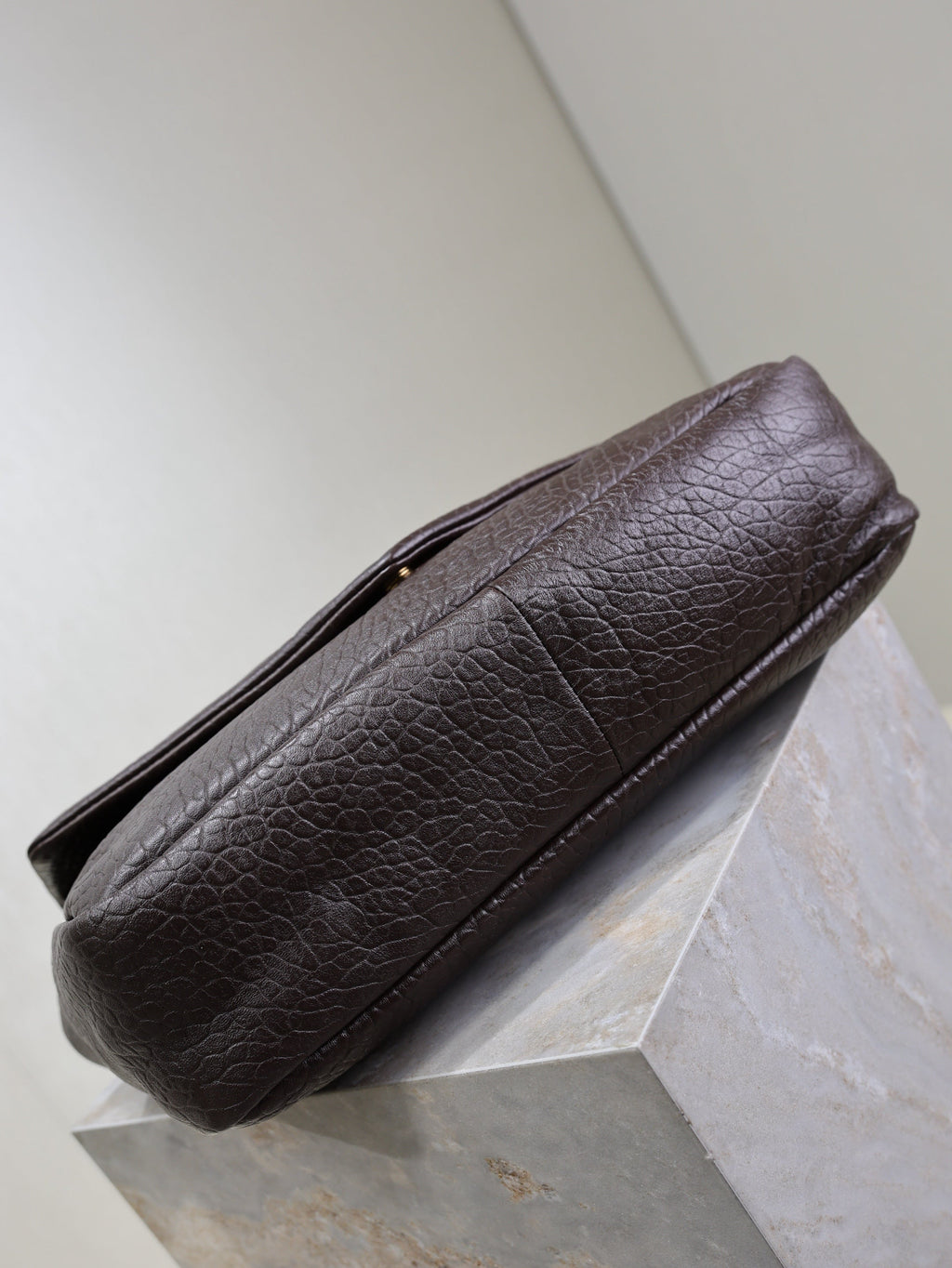 YSL 25S CALYPSO GM 38 IN DARK CHOCOLATE CALFSKIN GOLD HARDWRE