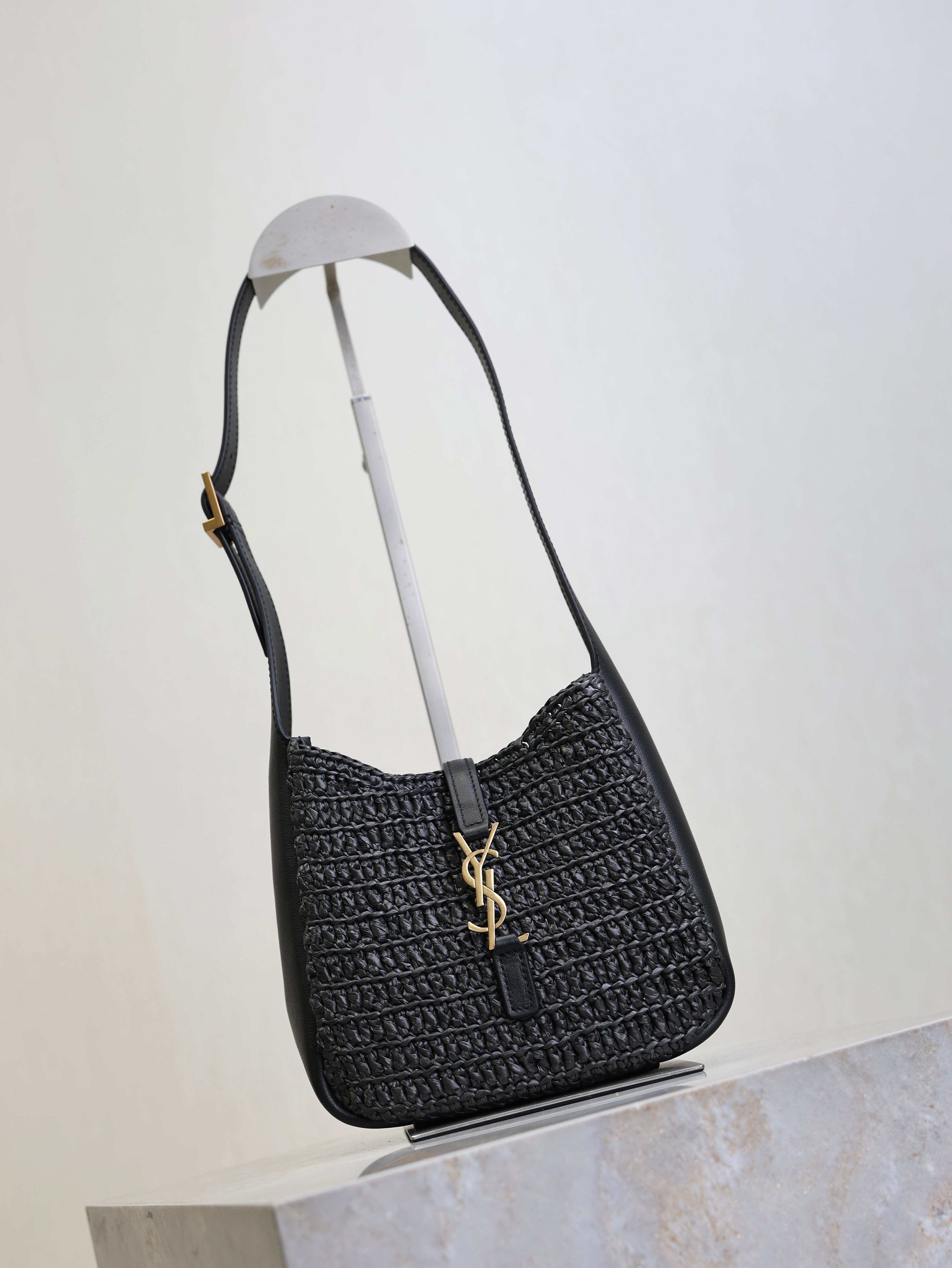 YSL 25S LE 5 À 7 SUPPLE SMALL 16 IN BLACK RAFFIA AND LEATHER GOLD HARDWRE