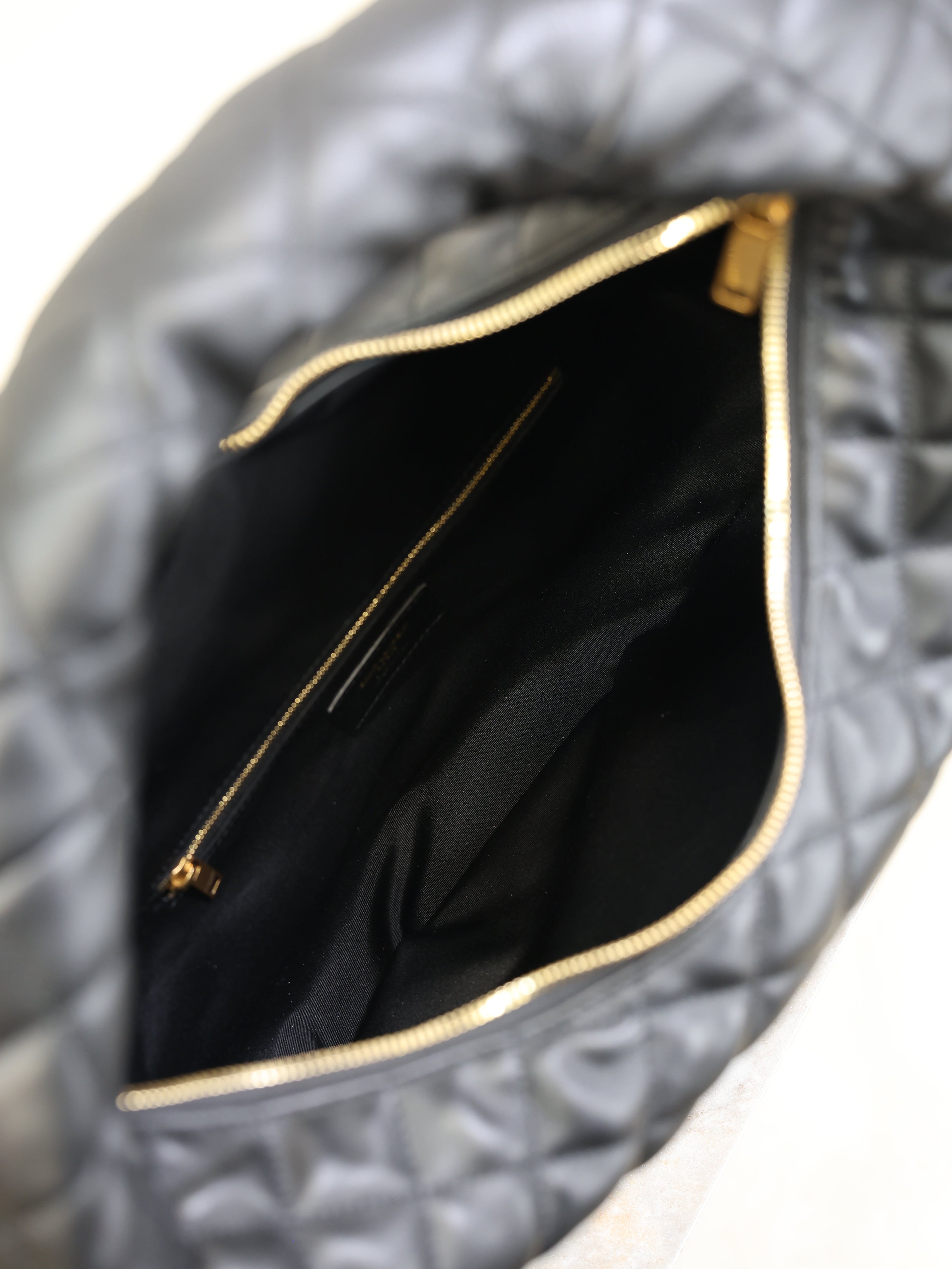 YSL 25S ICARE HOBO 44 IN BLACK QUILTED CALFSKIN GOLD HARDWRE