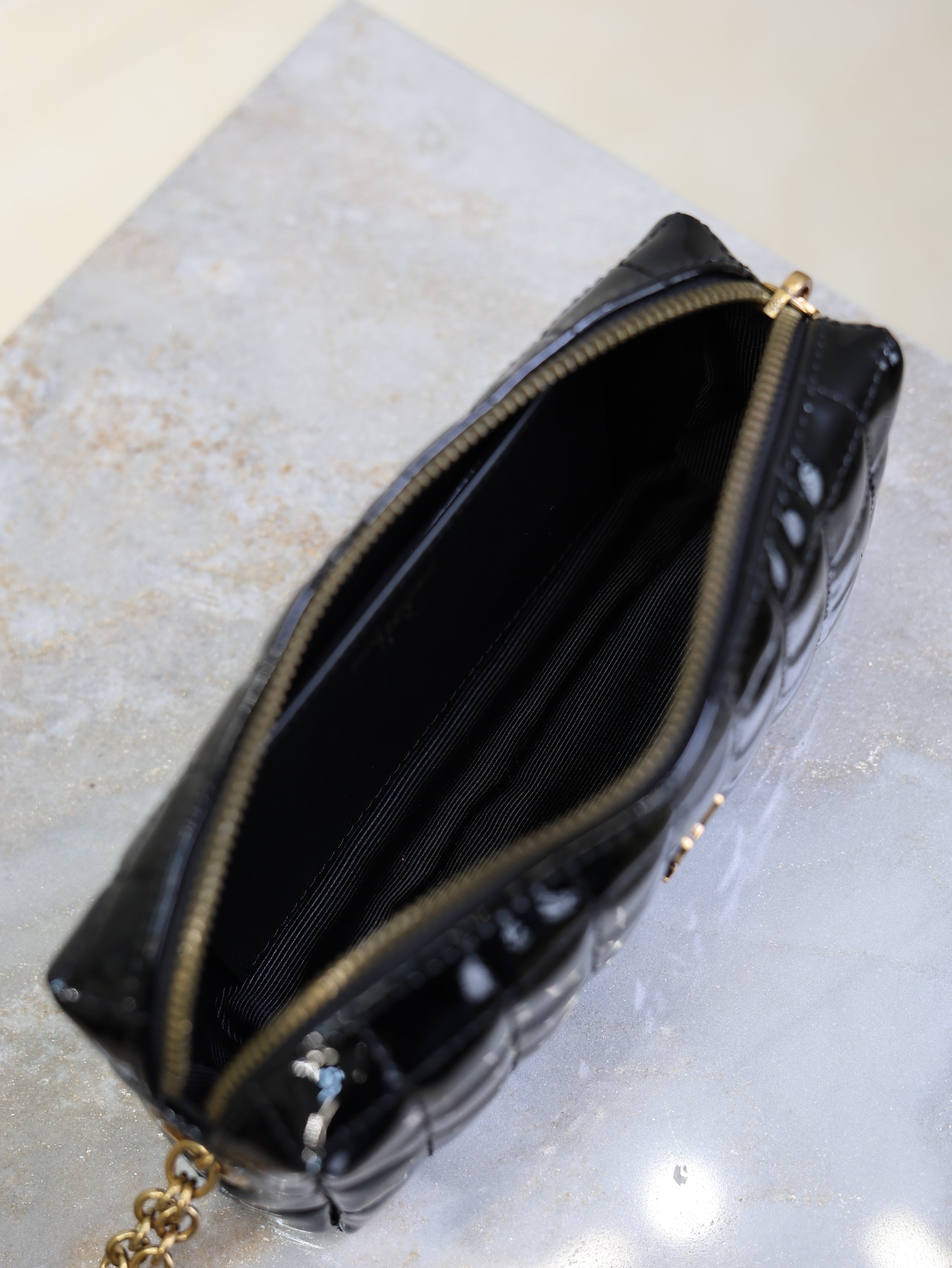 YSL 25S CASSANDRE MATELASSÉ CARRÉ POUCH ON CHAIN 18 IN BLACK SHINY CALFSKIN
