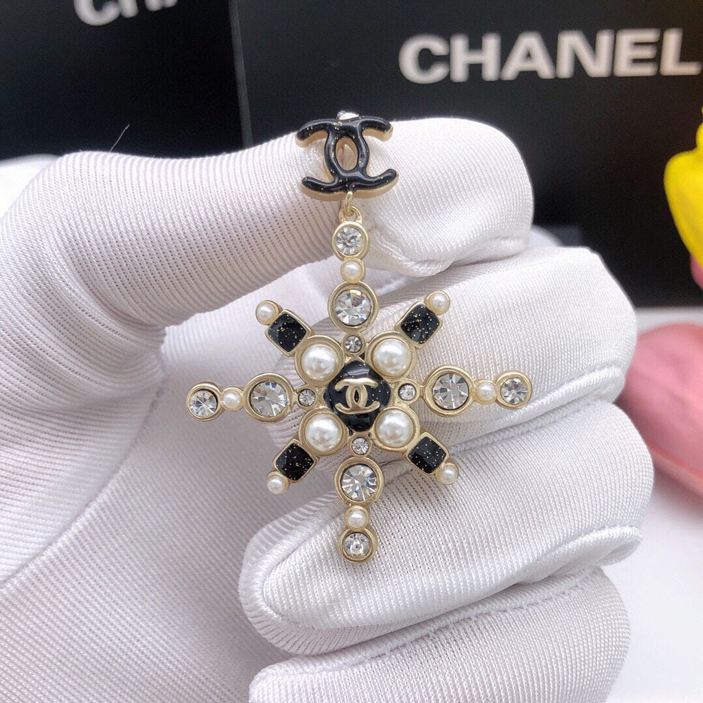 18K  Chanel Snow Flowers Earrings