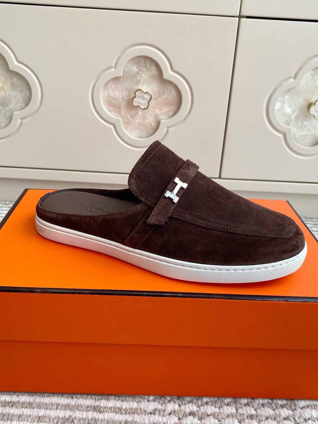 HERMES 25S MULES IN DARK BROWN SUEDE WITH SILVER HARDWARE