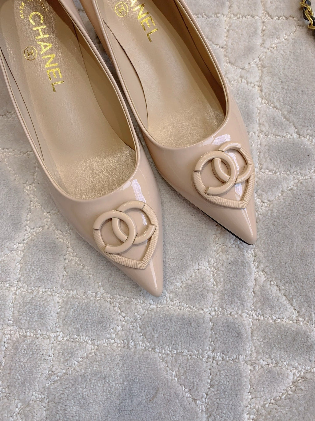 CHANEL HIGH PUMP 65 MM IN BEIGE CREAM PATENT CALFSKIN