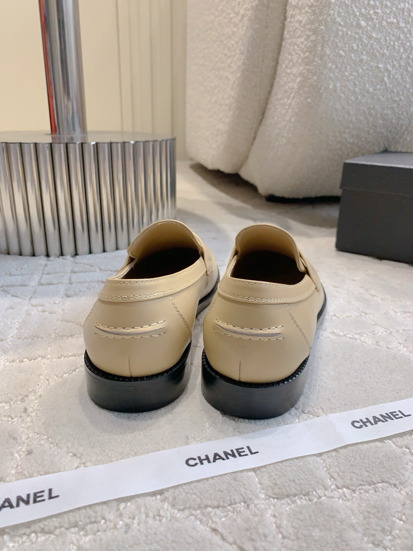 CHANEL 25S MOASINS IN BEIGE CALFSKIN GOLD HARDWARE