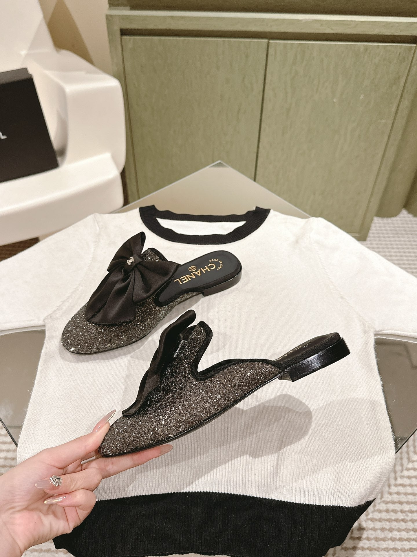 CHANEL JEWELED MULE WITH SILK BOW AND BLACK LAMBSKIN