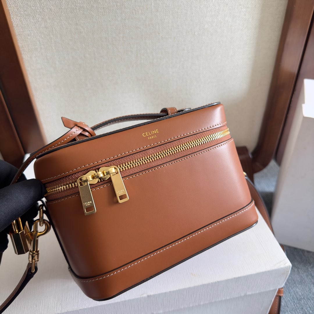 CELINE VANITY 18 IN SADDLE BROWN SMOOTH CALFSKIN GOLD HARDWARE