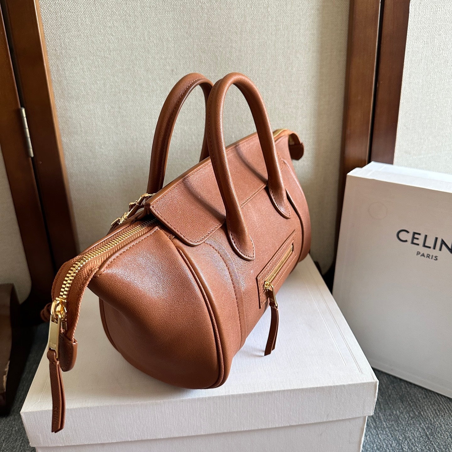 CELINE 25S NEW LUGGAGE 36MM IN CARAMEL BROWN CALFSKIN GOLD HARDWARE