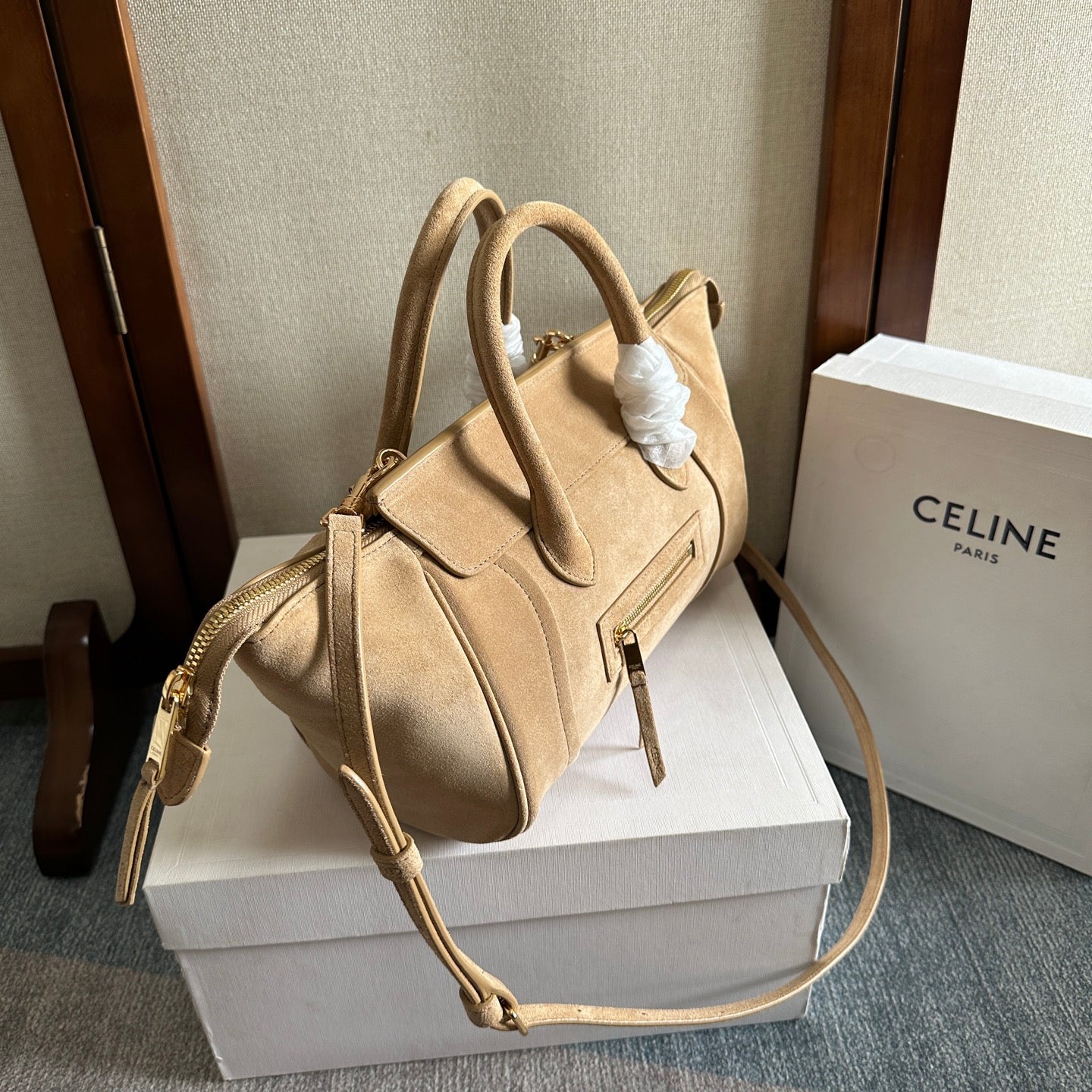 CELINE 25S NEW LUGGAGE 36MM IN BEIGE SUEDE GOLD HARDWARE