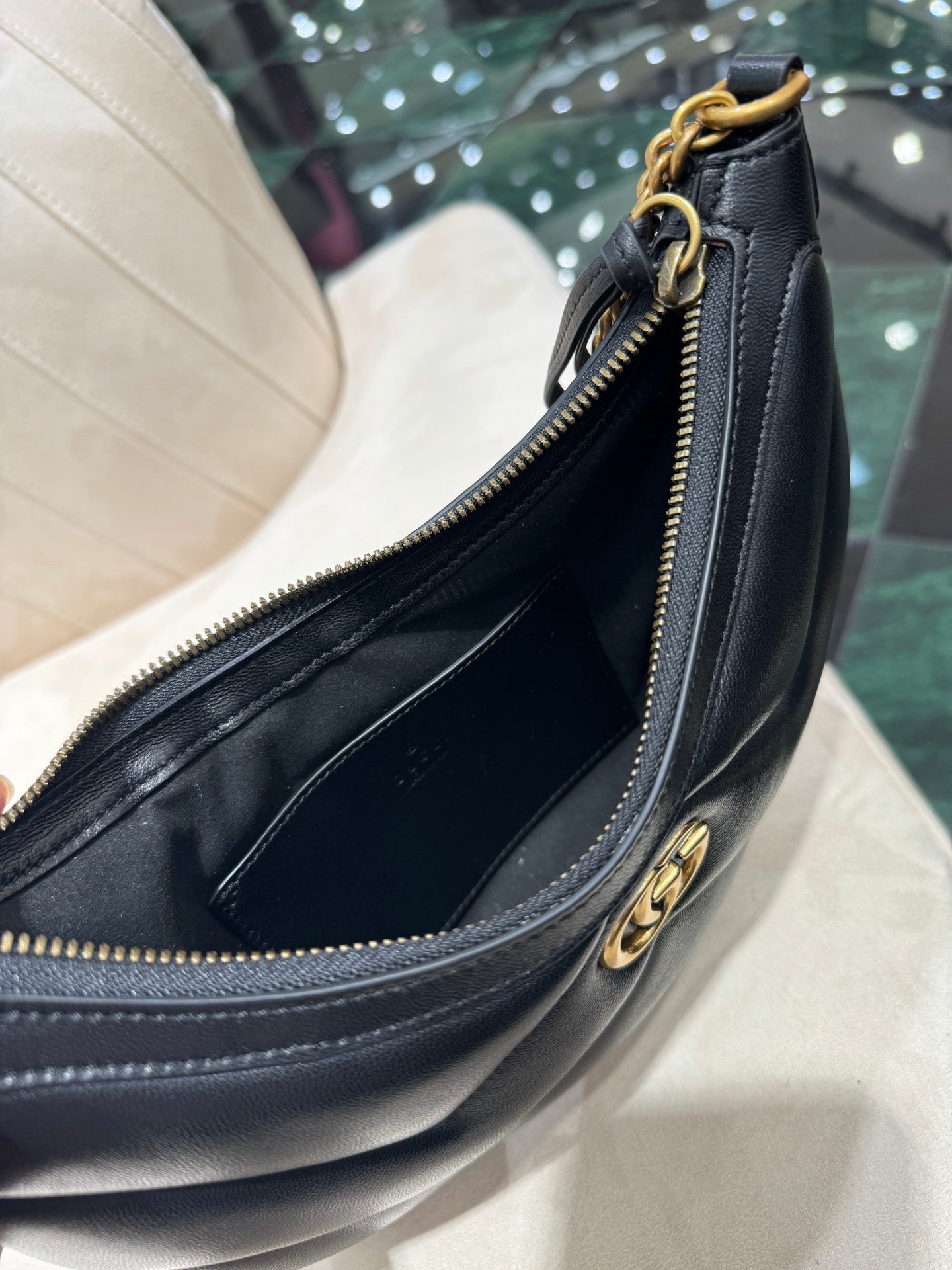 GUCCI SMALL 26 MARMONT BAG IN BLACK CALFSKIN