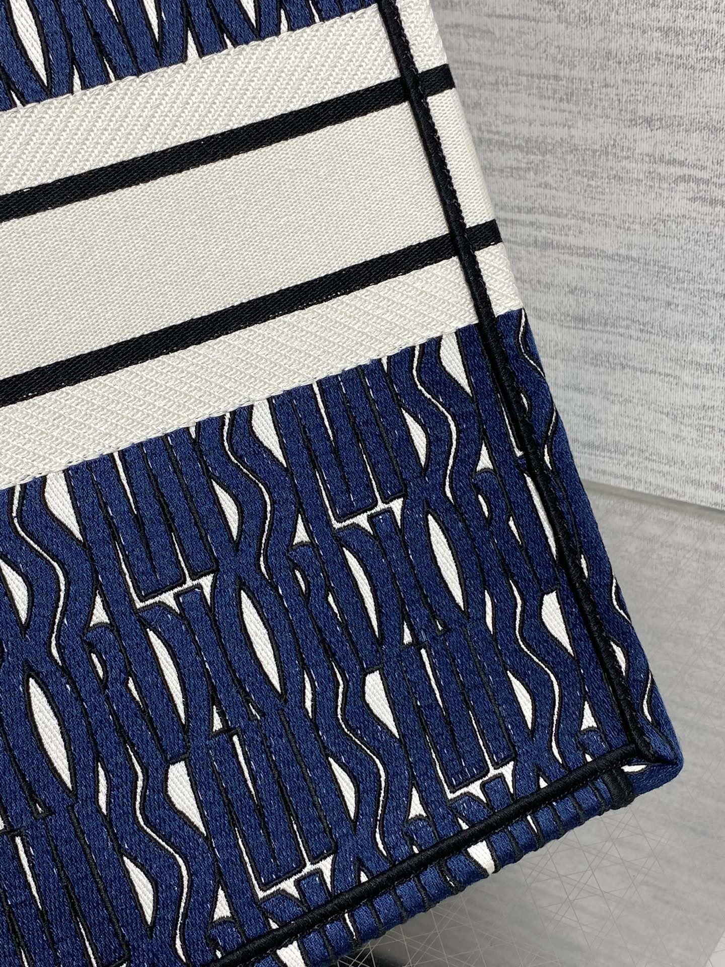 DIOR MISS LARGE TOTE 42 IN WHITE MIX DEEP COVE BLUE CANVAS
