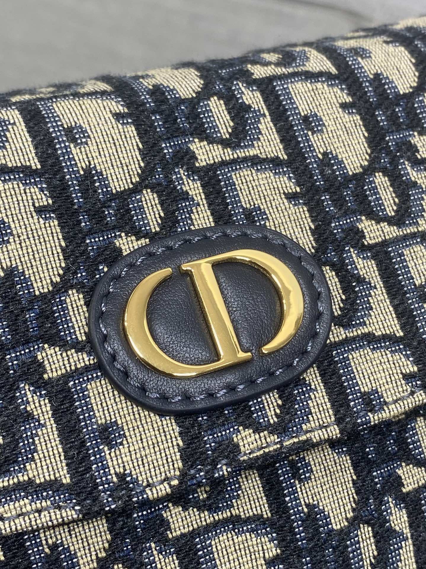 DIOR 25S 30 MONTAIGNE AVENUE BAG 23 IN BLUE CANVAS  OBLIQUE JACQUARD