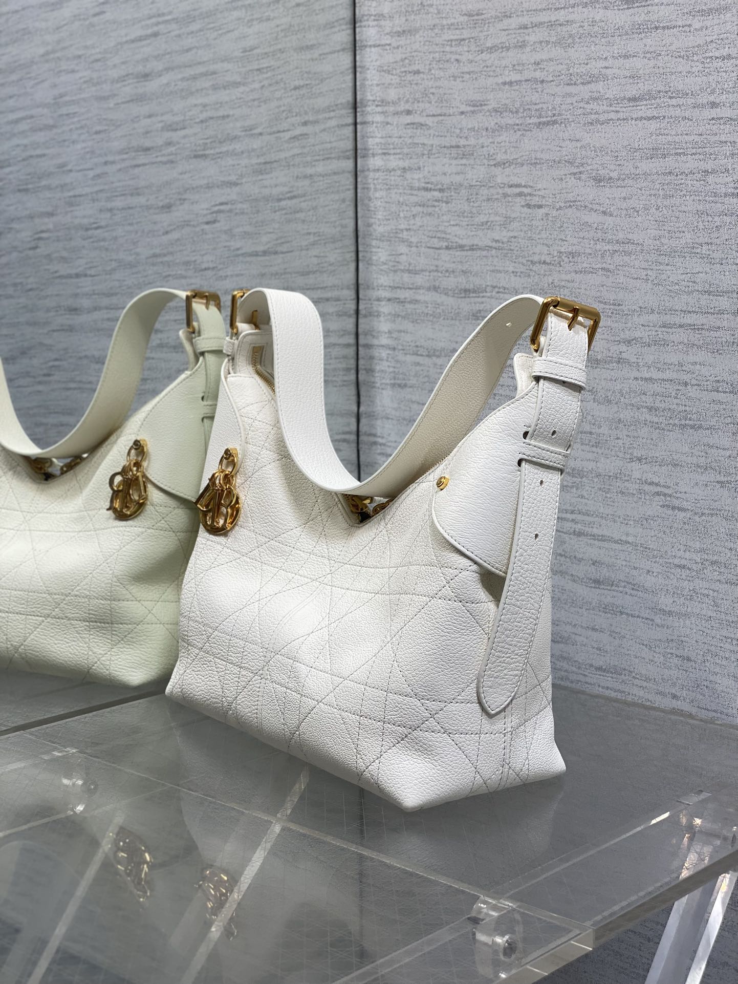 DIOR 25S MEDIUM VOYAGE BAG 28 IN IVORY FLAT MACROCANNAGE GRAINED CALFSKIN