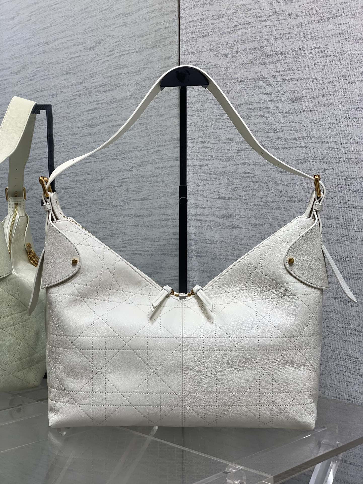 DIOR 25S VOYAGE BAG 34 IN IVORY FLAT MACROCANNAGE GRAINED CALFSKIN