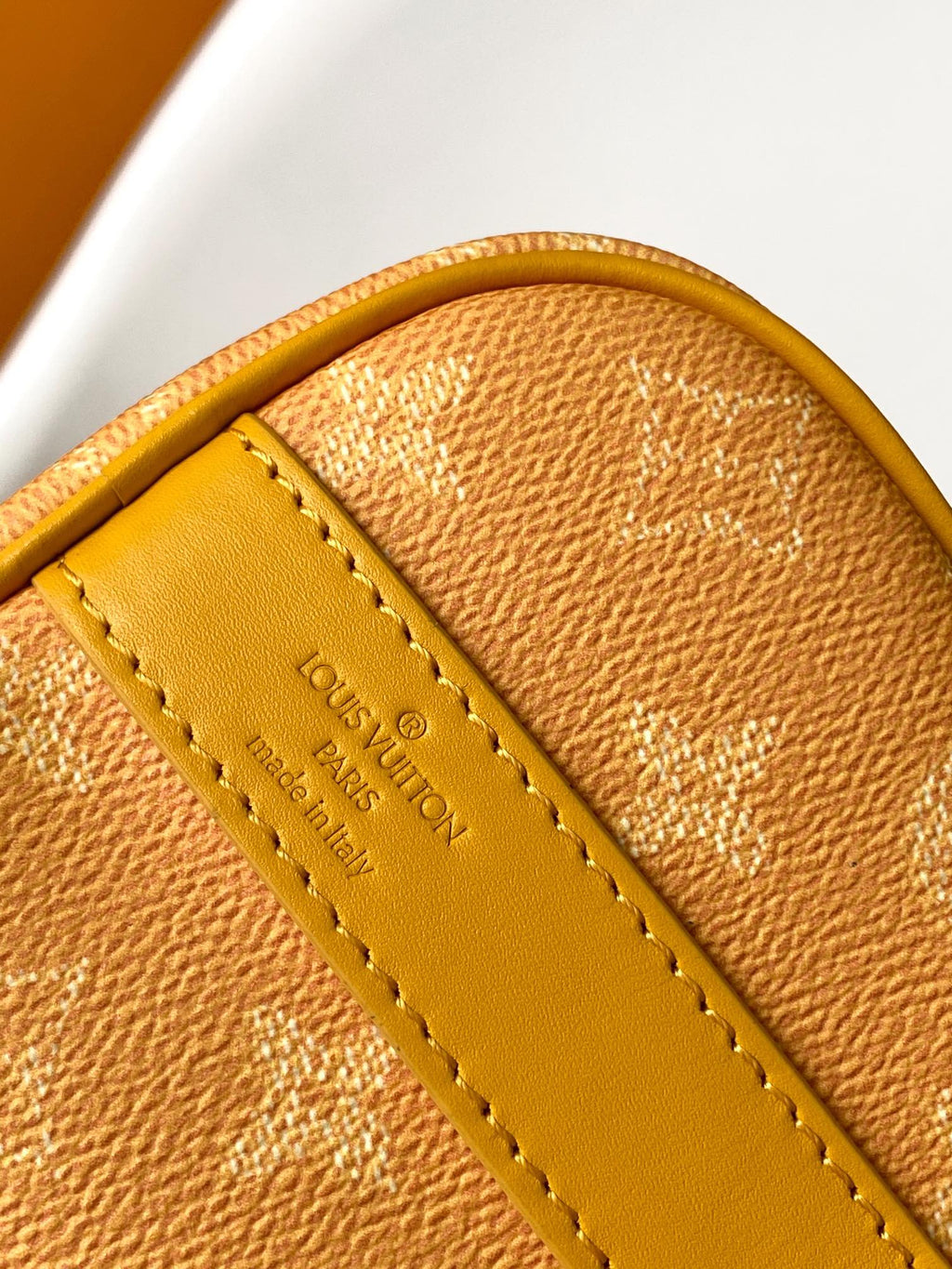 LOUIS VUITTON KEEPALL BANDOULIÈRE 25 IN ORANGE MONOGRAM HERITAGE CANVAS