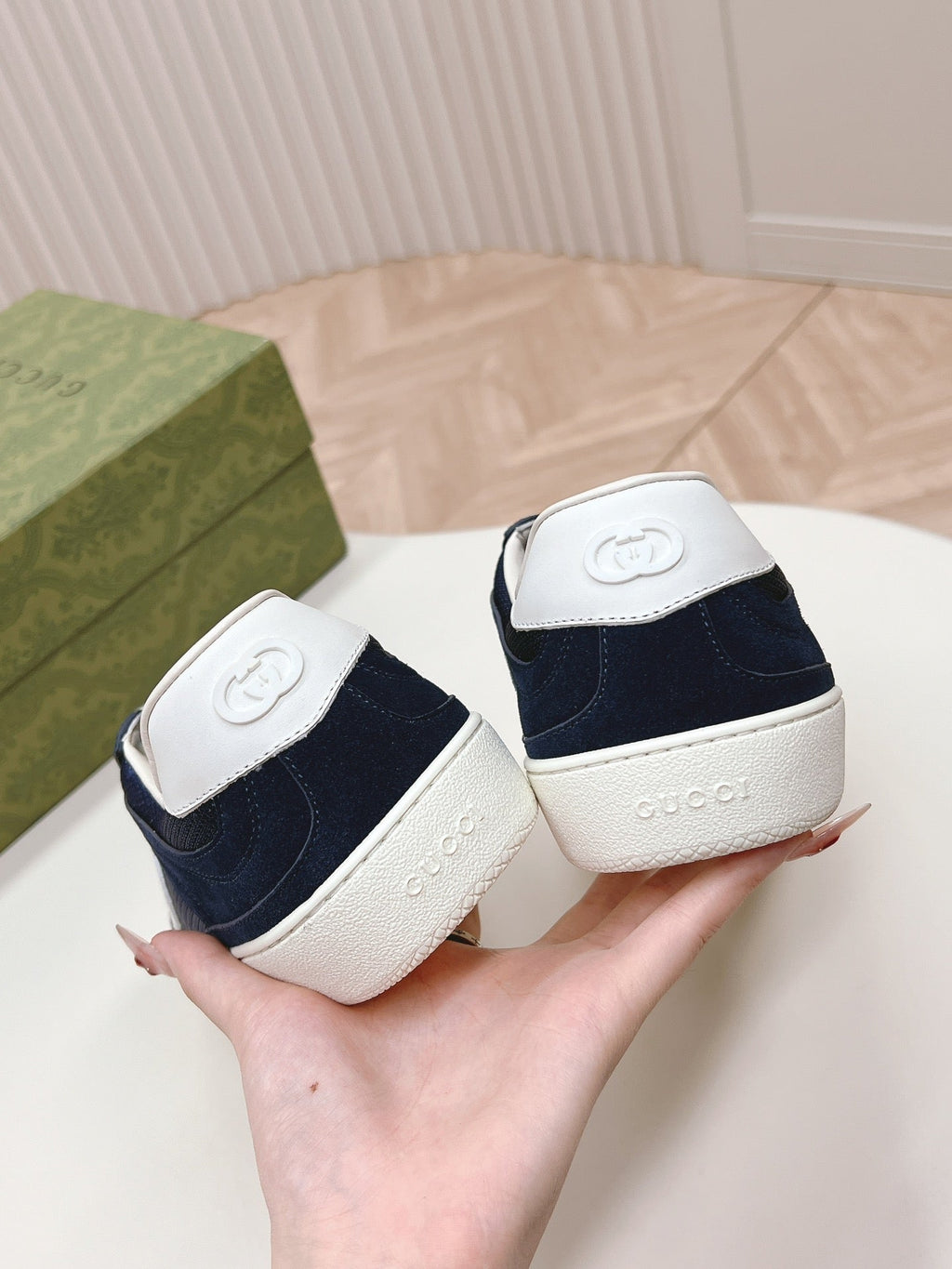 GUCCI SNEAKER WITH INTERLOCKING G IN SPACE BLUE SUEDE AND MESH