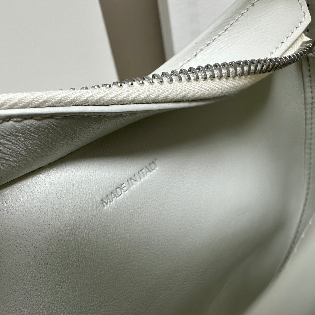 CELINE MINI 22 TILLY BAG IN WHITE SHINNY CALFSKIN